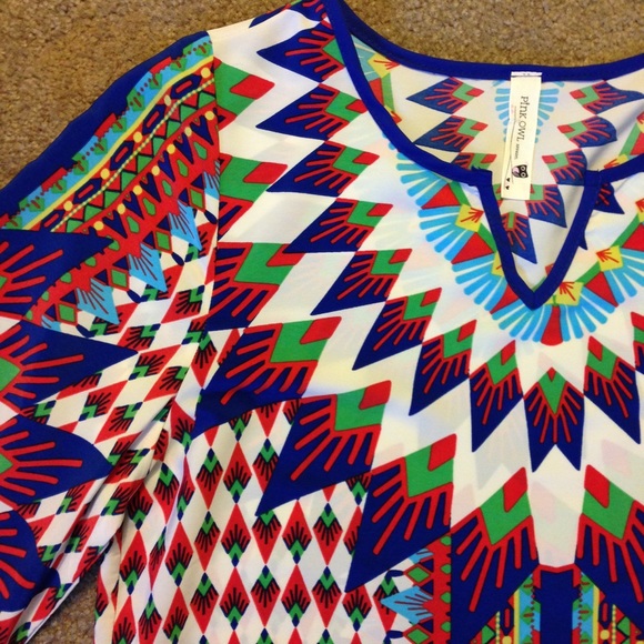 Printed top NWOT - Picture 2 of 2