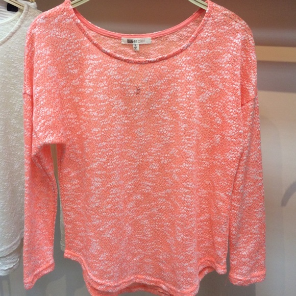 Top all size in S.M.L available. - Picture 1 of 1