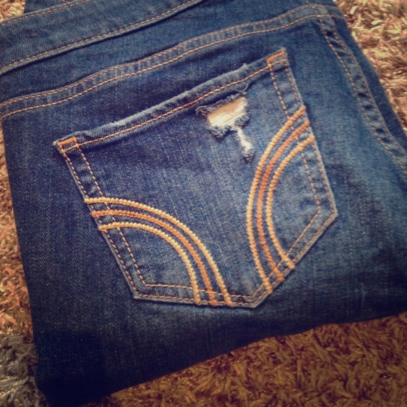 Hollister distressed skinny jeans😊