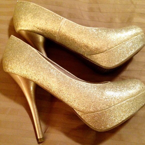 Gold Glitter Pumps