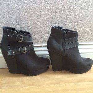 Mossimo platform booties size 7