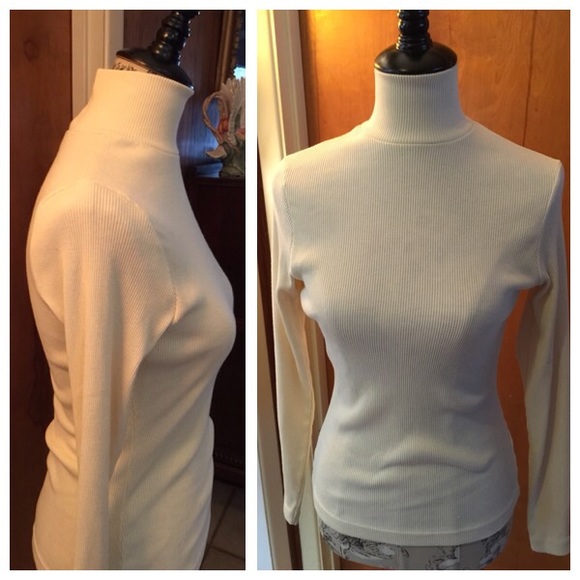 Ribbed Cream Turtleneck - Picture 2 of 2