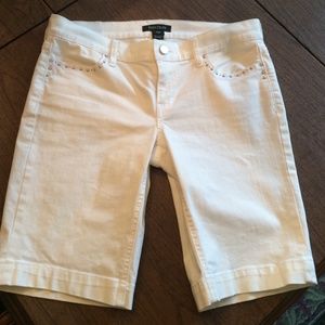WHBM Noir white cotton denim size 6 Bermuda shorts