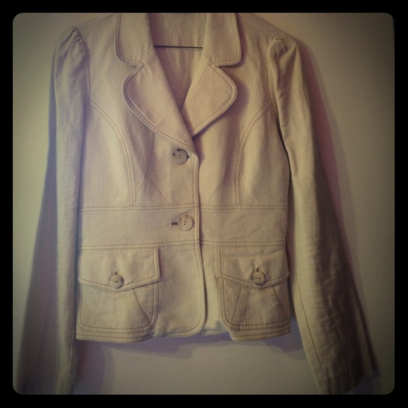 Cream blazer with pockets