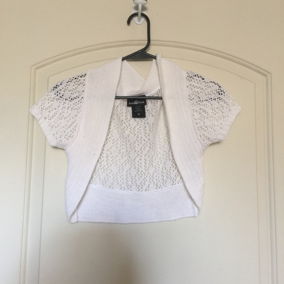 Cute white sleeved shawl cover