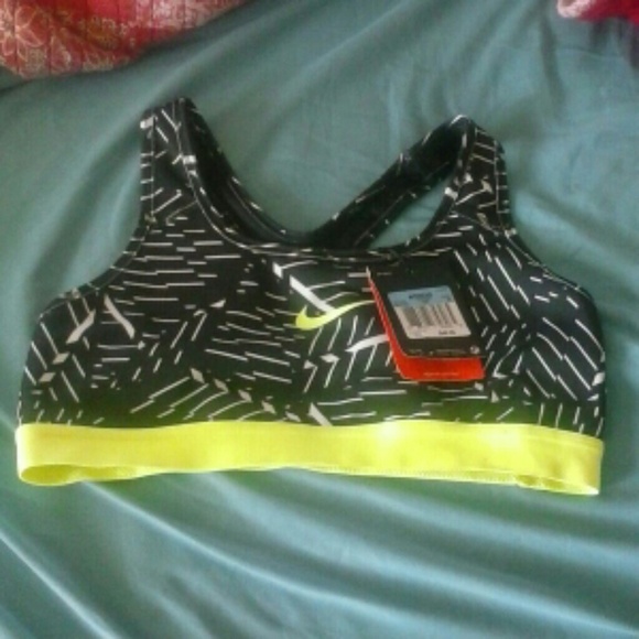 Nike Outerwear - Nike Dri Fit bra