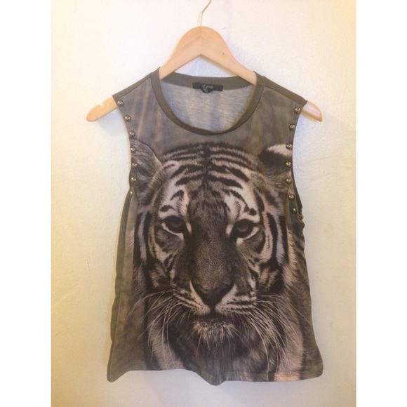 Sleeveless tank