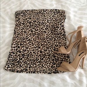 Animal print strapless top.