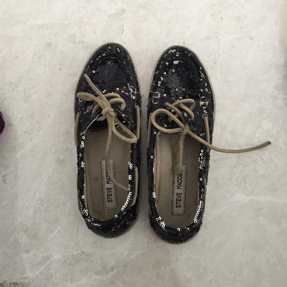 Steve Madden black sequenced yachtt shoes