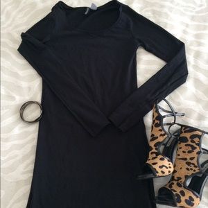 Long sleeve black mini bodycon dress