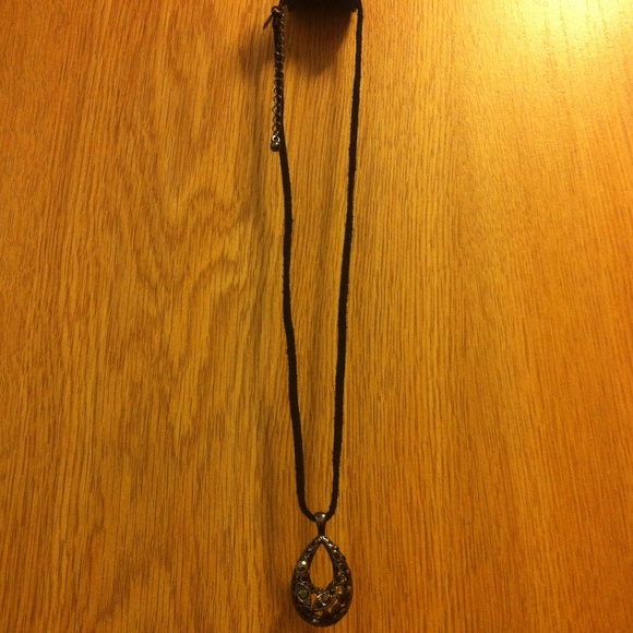 Black gem pendant necklace - Picture 2 of 3