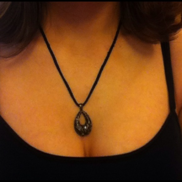Black gem pendant necklace - Picture 3 of 3