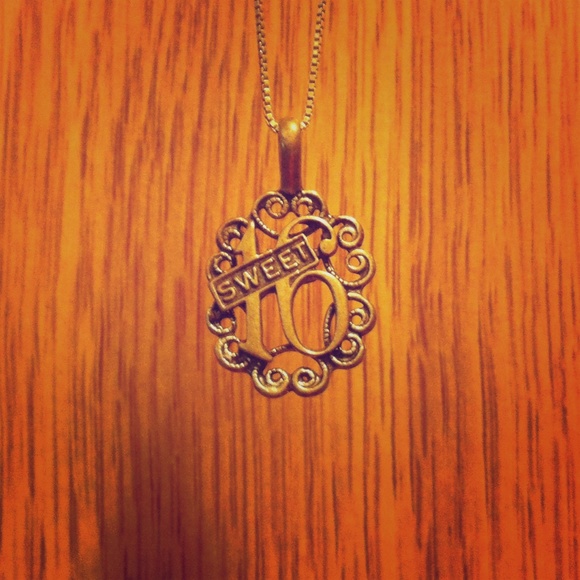 🎀Sweet 16 necklace🎀