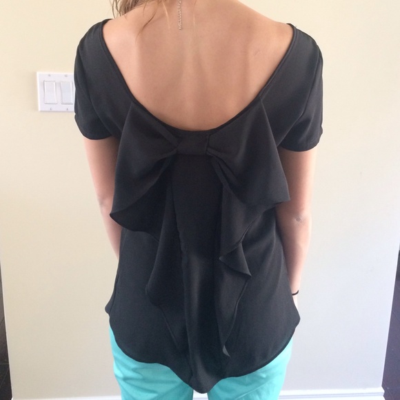 Adorable black top with bow back