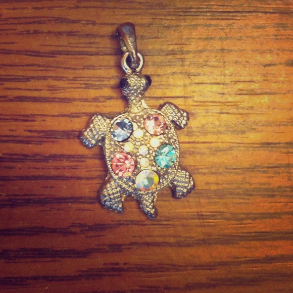 Rhinestone turtle necklace charm 🐢