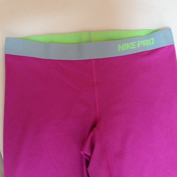 NIKE PRO capris - Picture 2 of 4
