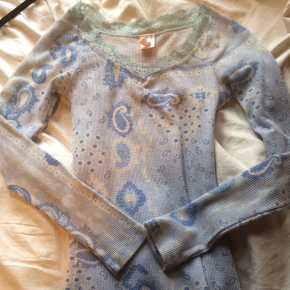 Light Blue Paisley Thermal - Picture 2 of 5