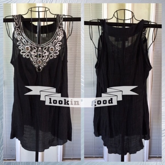 🎊HOST PICK🎊GEORGEOUS Embellished Top - Picture 1 of 3