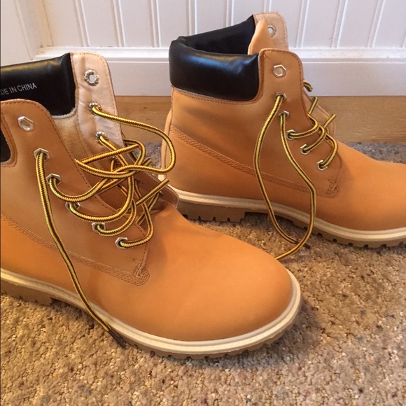 what do fake timberlands look like