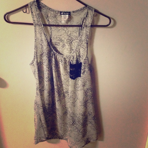 Black and off white tank w lace pocket