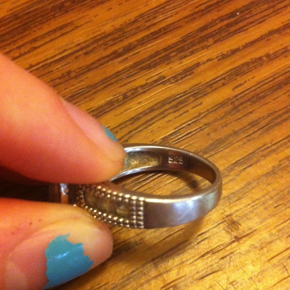 925 Sterling Silver Ring - Picture 2 of 3