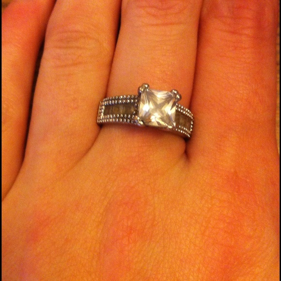 925 Sterling Silver Ring - Picture 3 of 3