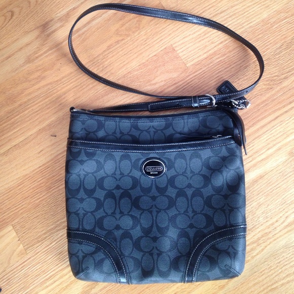 💯 Authentic Black Crossbody Coach Purse