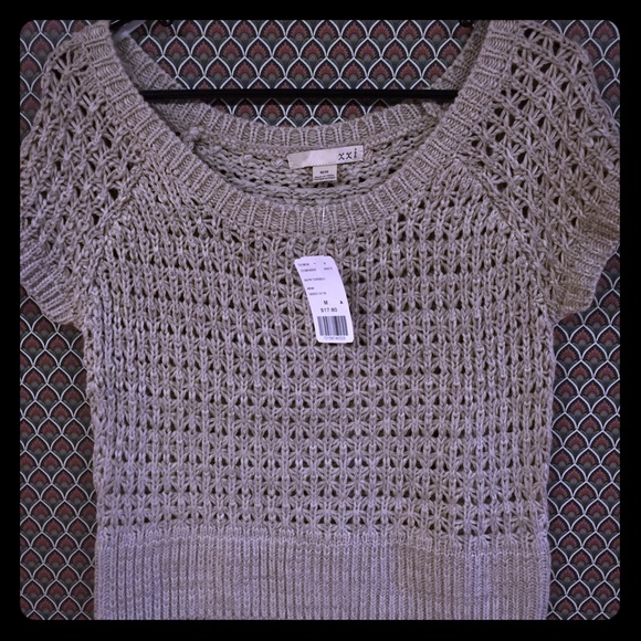 Forever 21 sweater with tags