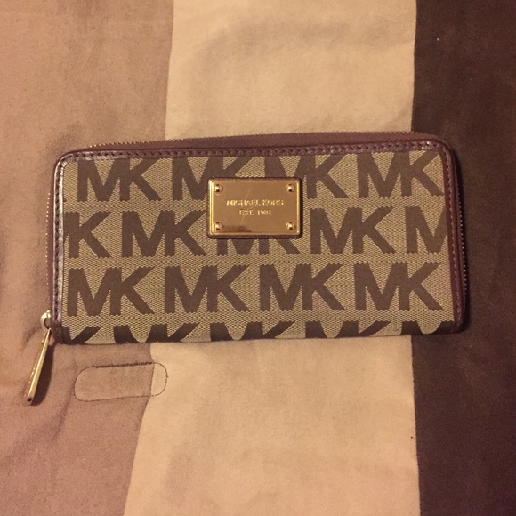 Michael Kors Monogram Wallet