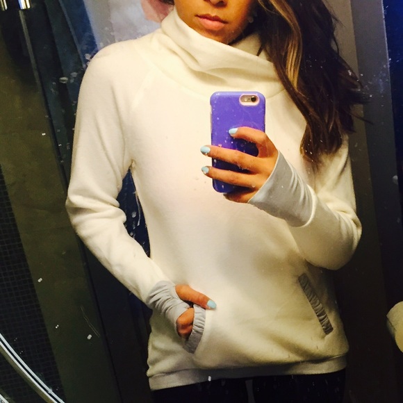 ❌BUNDLED❌ Cream pullover!