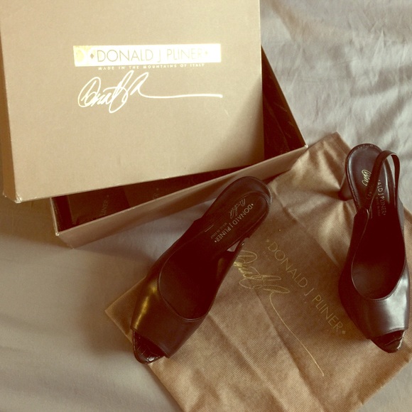 Donald J. Pliner size 7.5 black high heals "Cara"