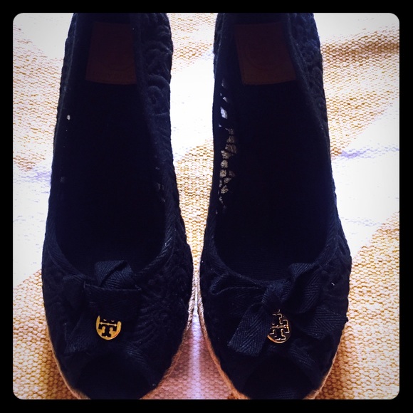 🎀🎀 Tory Burch Black lace Wedges🎀🎀