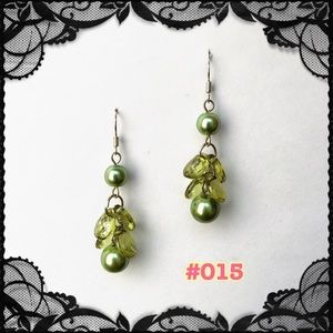 Drape pearl earrings green #015