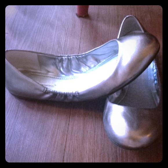 BCBGeneration Shoes - Silver Flats💎