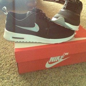 BRAND NEW air max theta