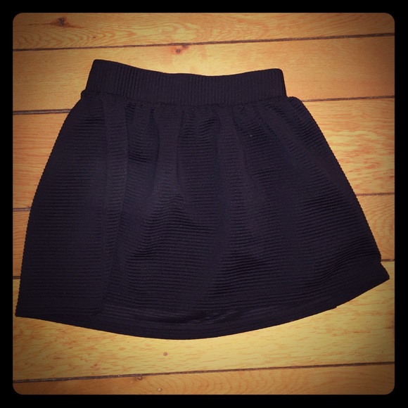 New black mini flare skirt