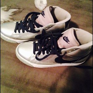 Nike sneakers! (Reserved) 😘