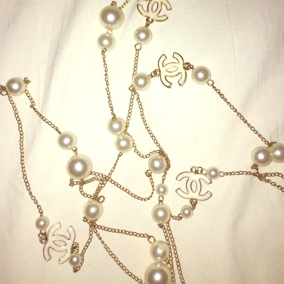 Chanel long pearl necklace