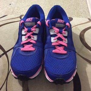 NWOT Blue and pink nike shoes