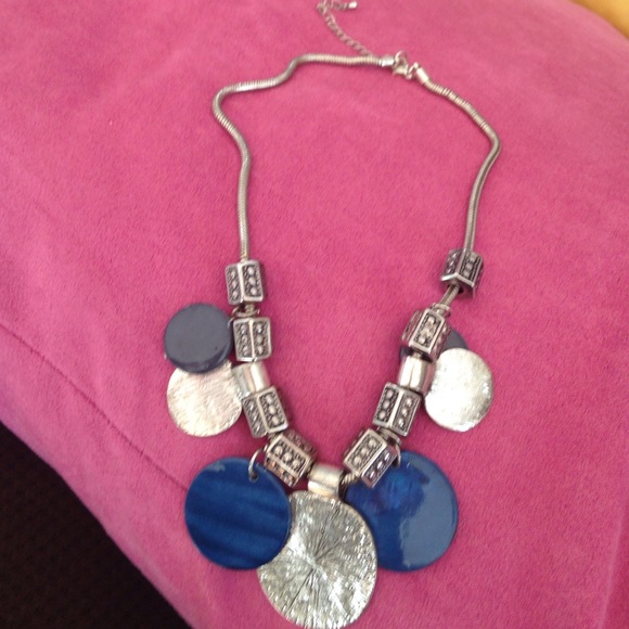 Pretty blue and silver toned necklace