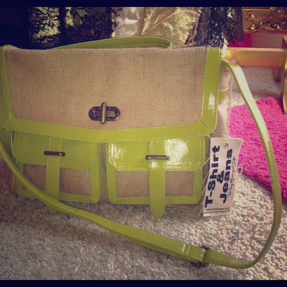 ✌️Green accented, multi-pocketed purse💚