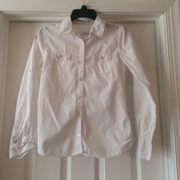 Long sleeve white button up shirt