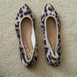 Leopard print size 8 flats