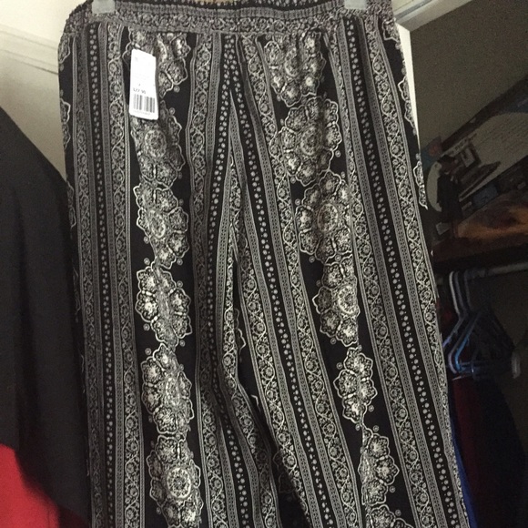 Black & white print palazzo pants!