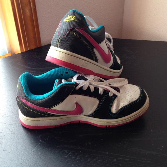 Nike tennis shoes
