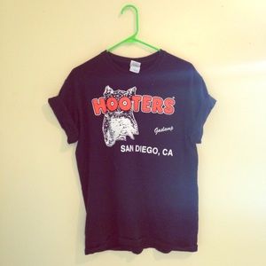 Hooter's of San Diego t-shirt 🐥
