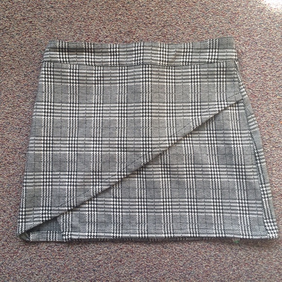 Black and white Brandy Melville wrap around skirt