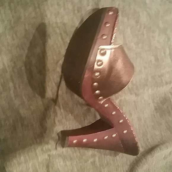 Heels - Picture 3 of 3
