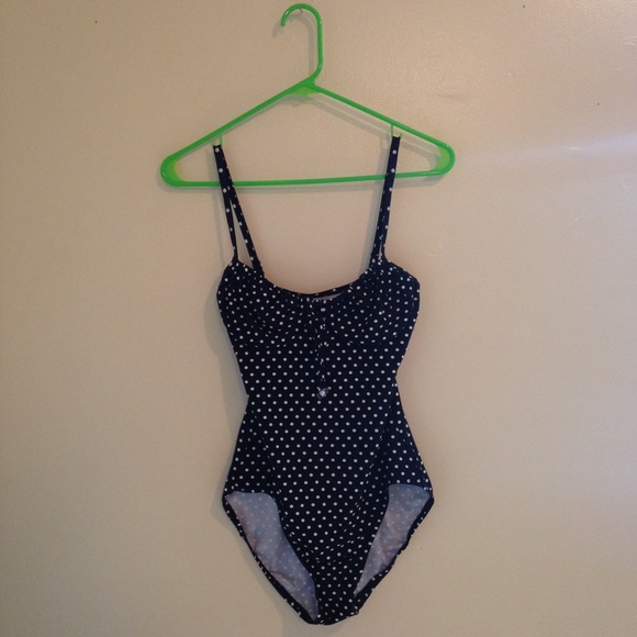 Polka Dot Vintage-styled Swimsuit 🐳