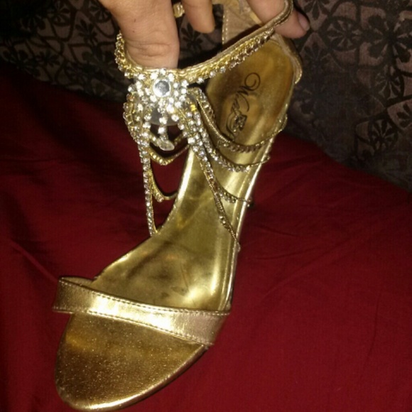 Heels - Picture 3 of 4